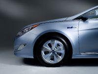 Hyundai Sonata Hybrid (2011) - picture 4 of 16