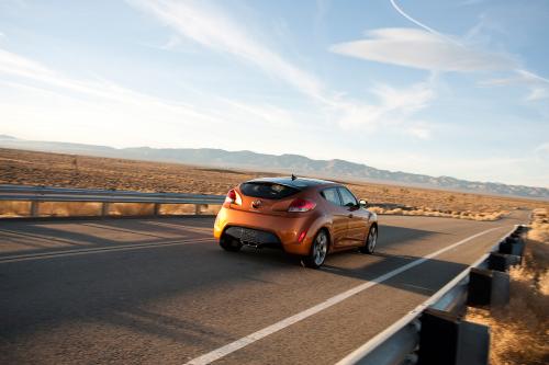 Hyundai Veloster (2011) - picture 17 of 25