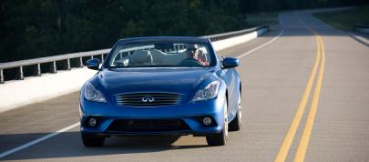 Infiniti G37 Convertible (2011) - picture 4 of 5