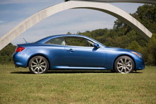 Infiniti G37 Convertible (2011) - picture 1 of 5