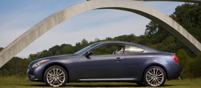 Infiniti G37 Coupe AWD Sport (2011) - picture 7 of 8