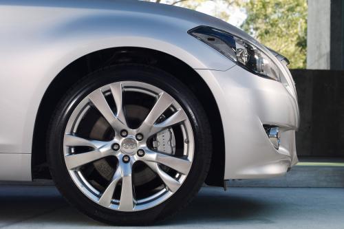 Infiniti M (2011) - picture 8 of 14