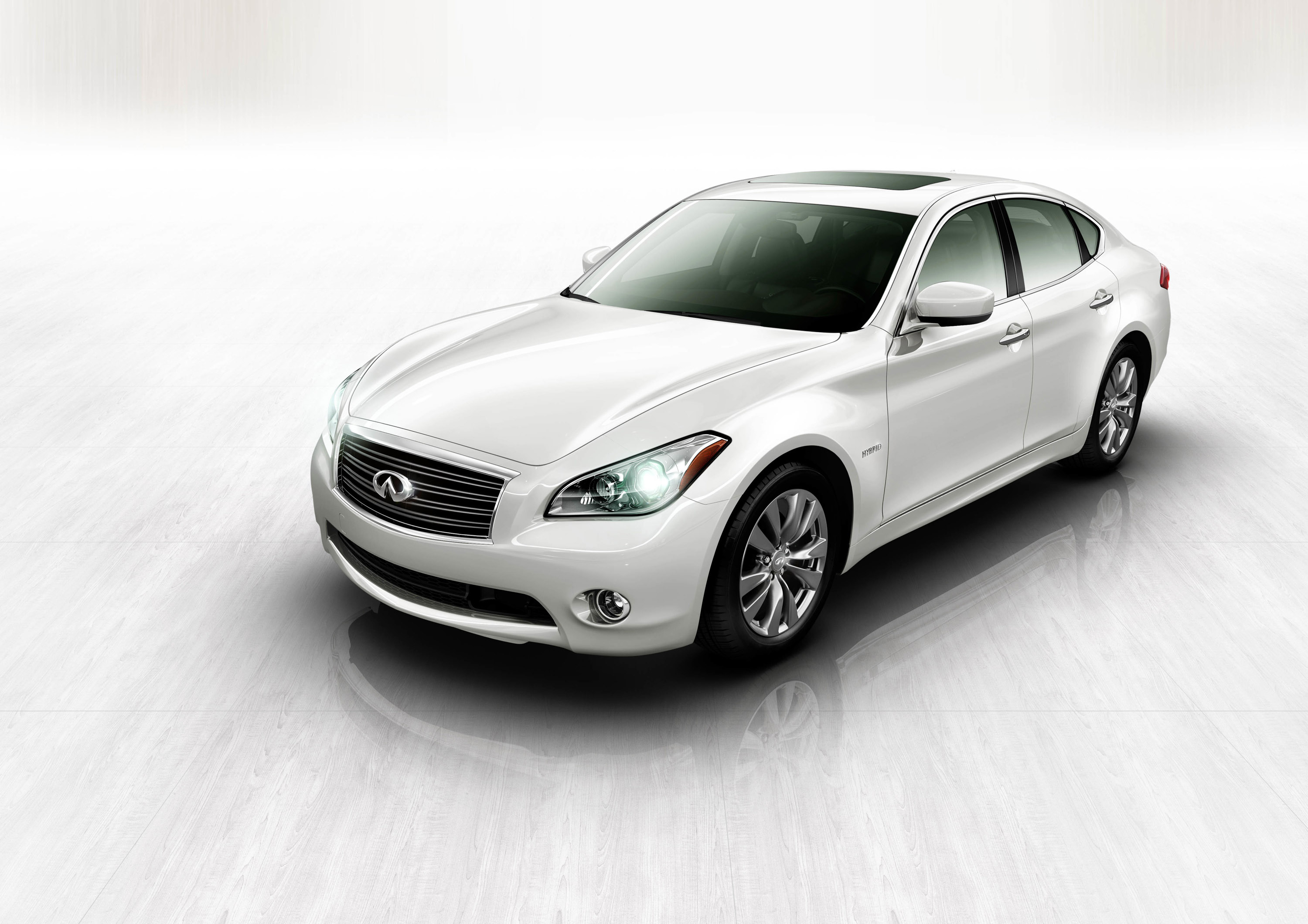 Преимущества белого автомобиля. Инфинити Hybrid. Infiniti m35 2012. Инфинити м11. Infiniti m Hybrid.