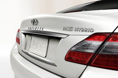 Infiniti M35 HYBRID (2012) - picture 1 of 7