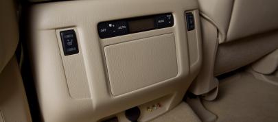 Infiniti QX56 (2011) - picture 47 of 56