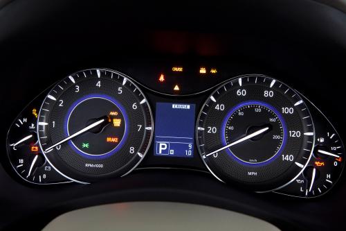 Infiniti QX56 (2011) - picture 33 of 56