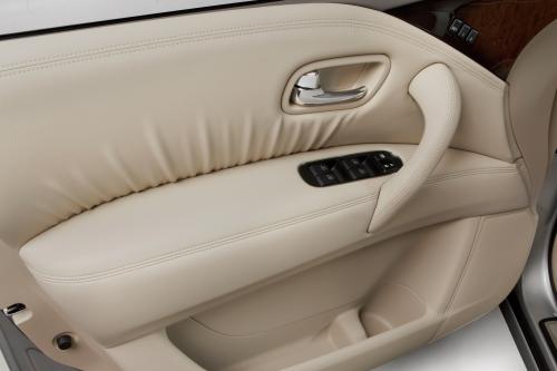 Infiniti QX56 (2011) - picture 40 of 56