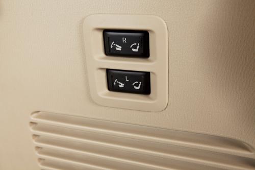 Infiniti QX56 (2011) - picture 49 of 56