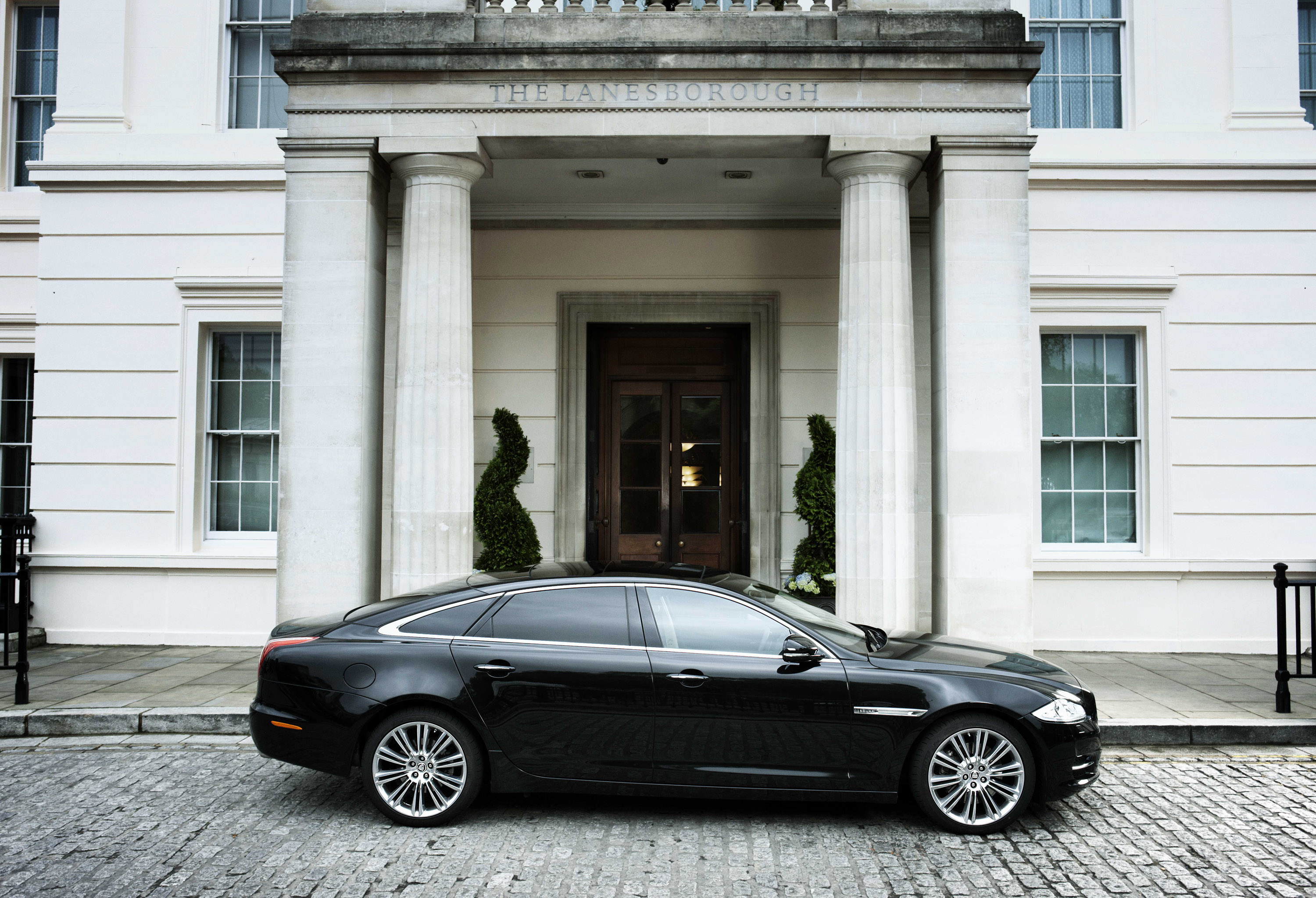 Jaguar XJ Saloon