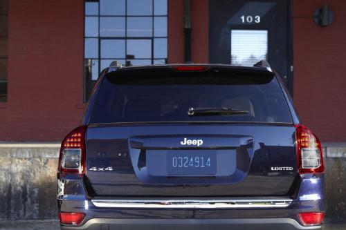 Jeep Compass (2011) - picture 8 of 17