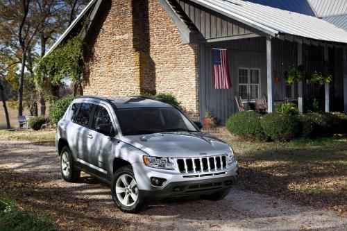 Jeep Compass (2011) - picture 9 of 17