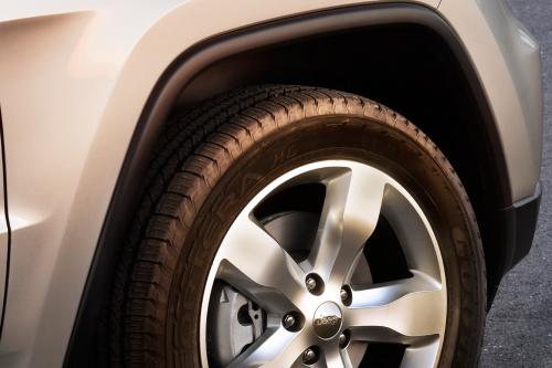 Jeep Grand Cherokee (2011) - picture 33 of 40