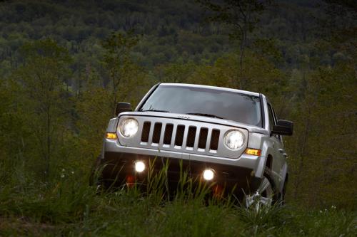 Jeep Patriot (2011) - picture 16 of 28