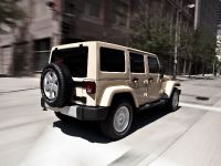 Jeep Wrangler (2011) - picture 14 of 27