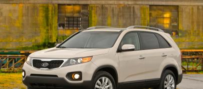 KIA Sorento (2011) - picture 39 of 48