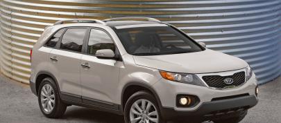 KIA Sorento (2011) - picture 44 of 48