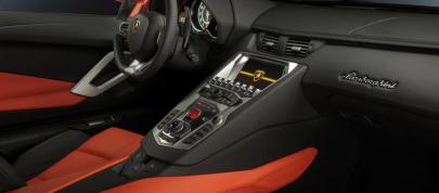 Lamborghini Aventador LP700-4 (2011) - picture 12 of 12