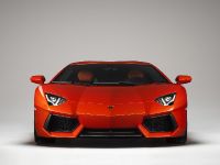 Lamborghini Aventador LP700-4 (2011) - picture 2 of 12