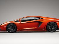 Lamborghini Aventador LP700-4 (2011) - picture 5 of 12