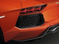 Lamborghini Aventador LP700-4 (2011) - picture 6 of 12