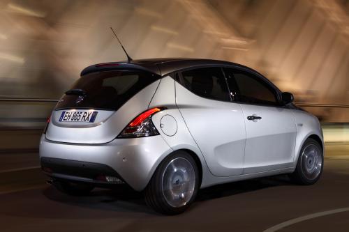 Lancia Ypsilon (2011) - picture 8 of 30