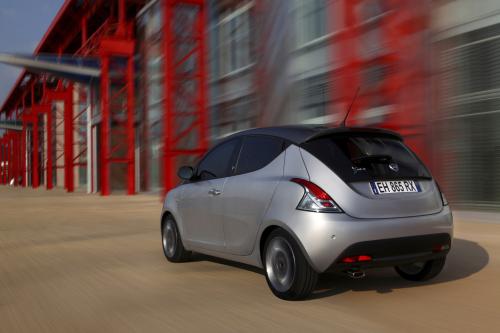 Lancia Ypsilon (2011) - picture 16 of 30