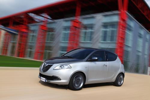 Lancia Ypsilon (2011) - picture 17 of 30