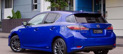 Lexus CT 200h F Sport (2011) - picture 7 of 14