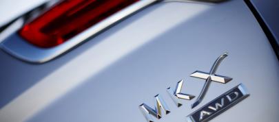 Lincoln MKX (2011) - picture 15 of 27