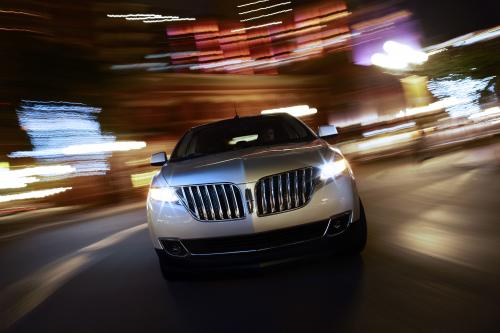Lincoln MKX (2011) - picture 1 of 27