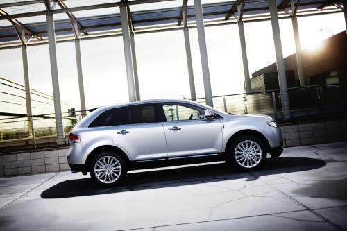 Lincoln MKX (2011) - picture 9 of 27