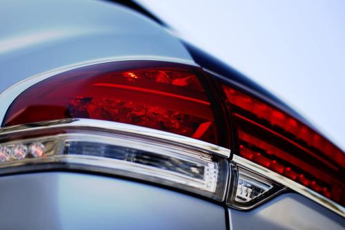 Lincoln MKX (2011) - picture 17 of 27