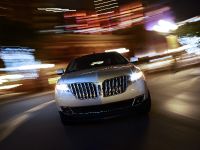 Lincoln MKX (2011) - picture 1 of 27