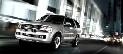 Lincoln Navigator (2011) - picture 4 of 7