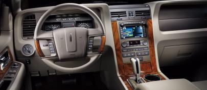 Lincoln Navigator (2011) - picture 7 of 7