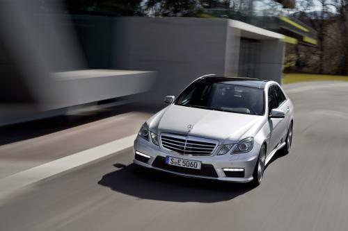 Mercedes-Benz E 63 AMG (2011) - picture 1 of 12