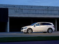 Mercedes-Benz R-Class (2011) - picture 8 of 14