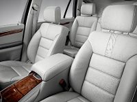 Mercedes-Benz R-Class (2011)