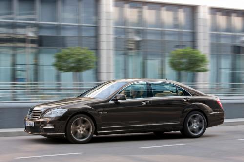Mercedes-Benz S 63 AMG (2011) - picture 1 of 23