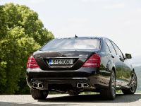 Mercedes-Benz S 63 AMG (2011) - picture 18 of 23
