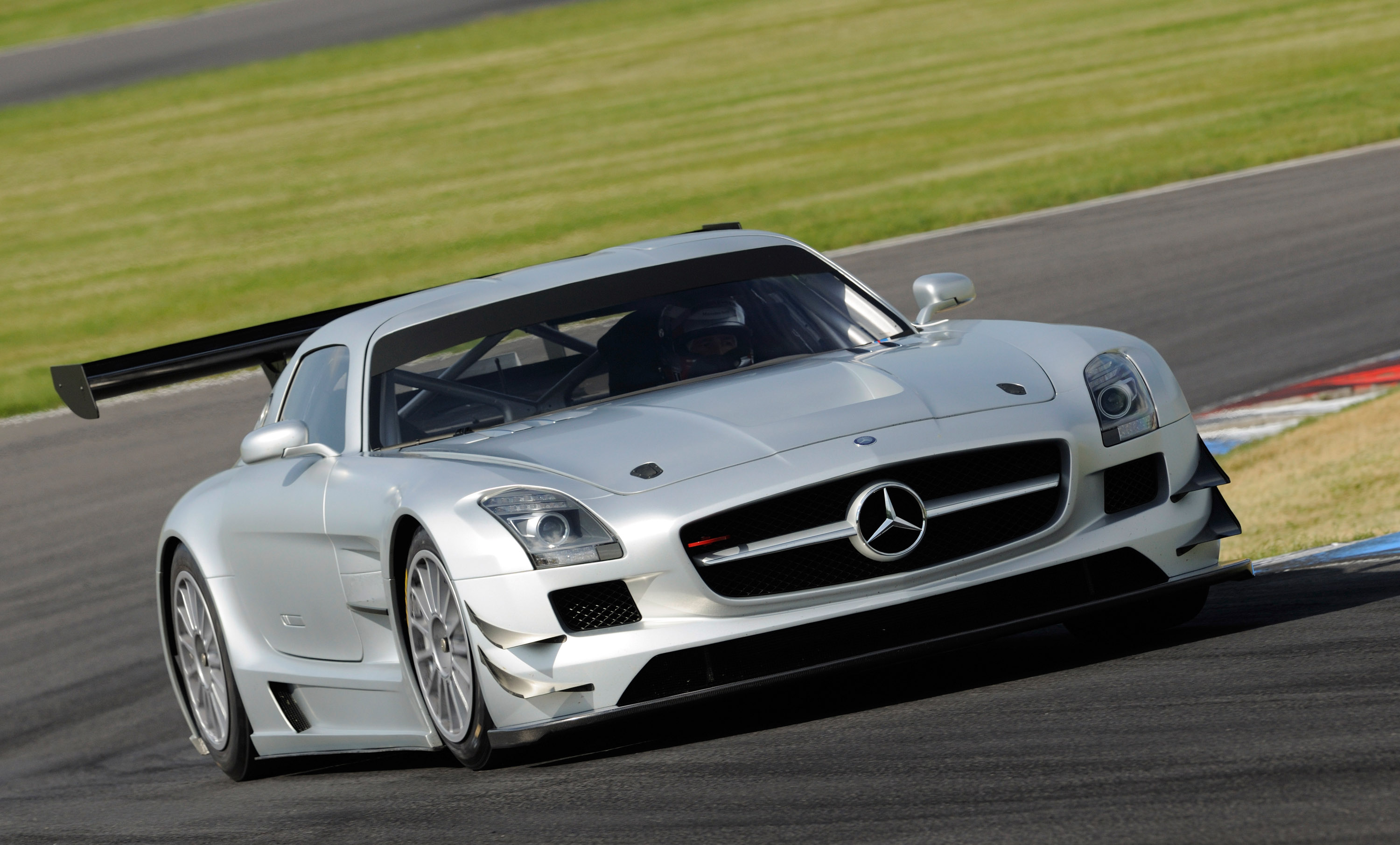 Mercedes-Benz SLS AMG GT3 track testing