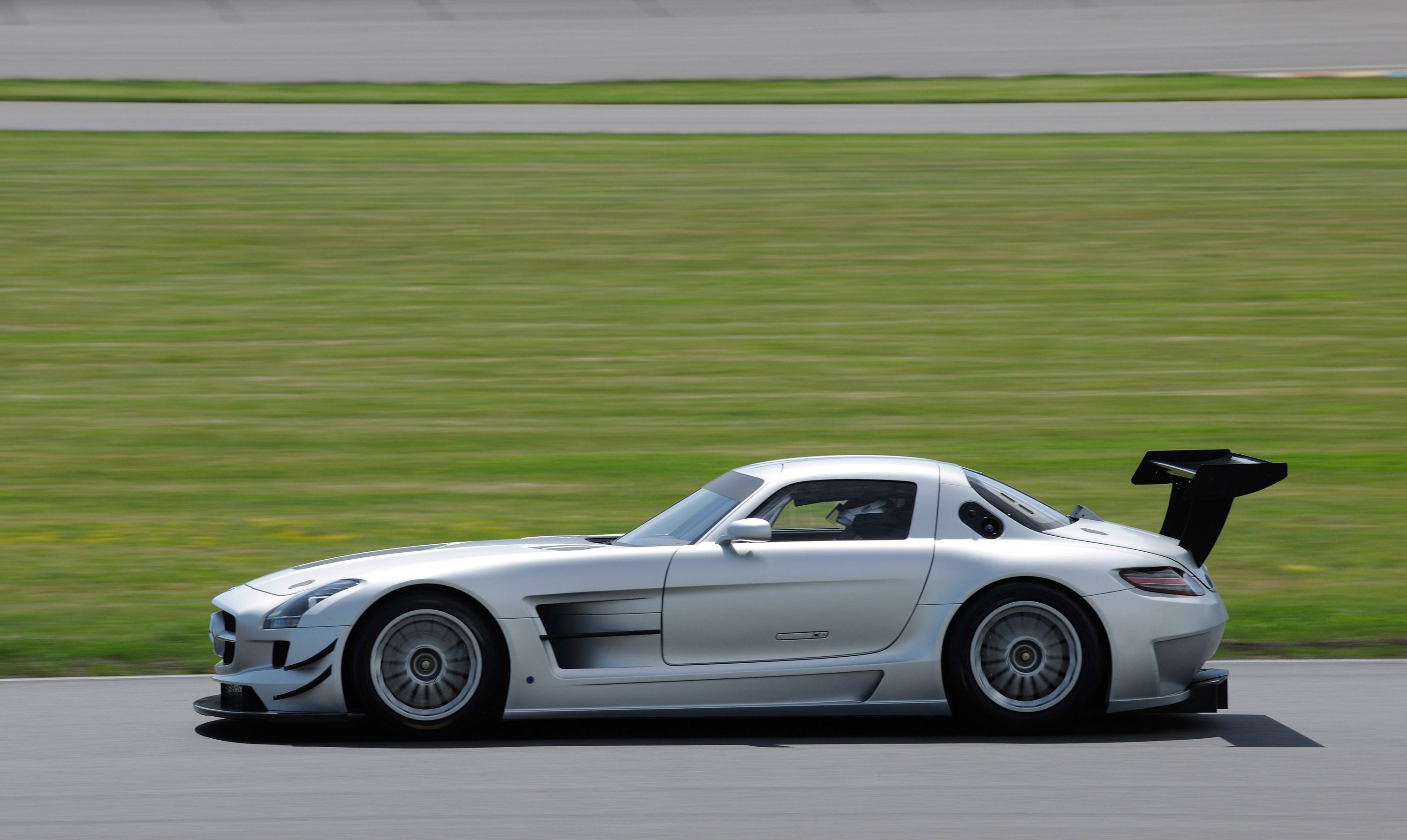 Mercedes-Benz SLS AMG GT3 track testing