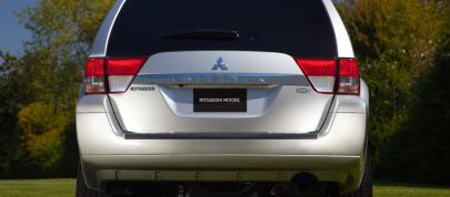 Mitsubishi Endeavor (2011) - picture 4 of 10