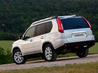 Nissan X-Trail (2011) - picture 2 of 10