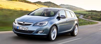 Opel Astra Sports Tourer (2011) - picture 4 of 12