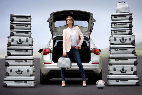 Opel Astra Sports Tourer (2011) - picture 1 of 12