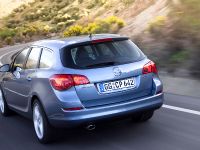 Opel Astra Sports Tourer (2011) - picture 8 of 12