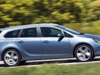 Opel Astra Sports Tourer (2011) - picture 5 of 12