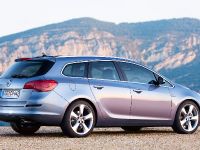 Opel Astra Sports Tourer (2011) - picture 2 of 12