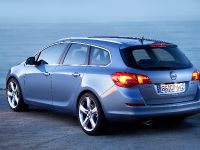 Opel Astra Sports Tourer (2011) - picture 10 of 12